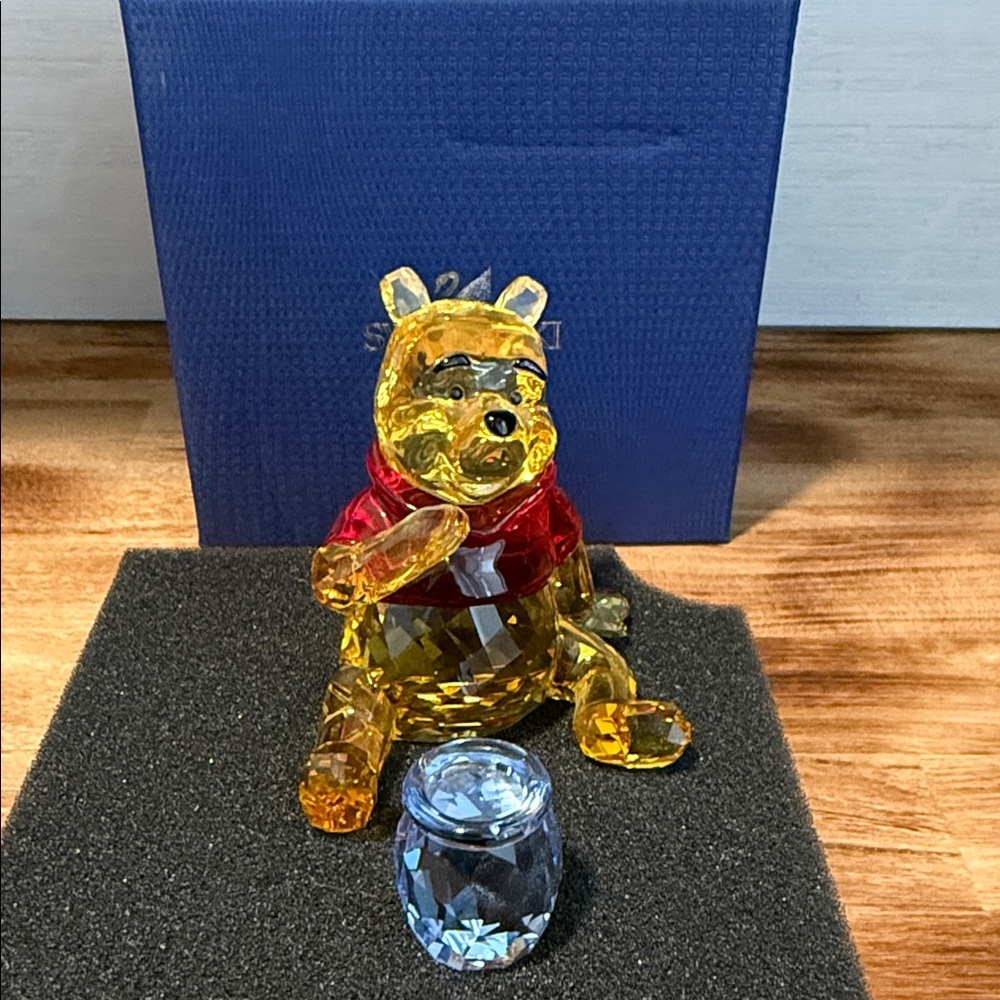 Retired Swarovski Disney Winnie the Pooh with Hunny Pot 2012 - Picture 3 of 8
